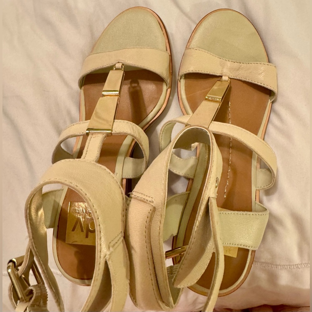 Dolce Vita cream heel with gold detail size 6.5